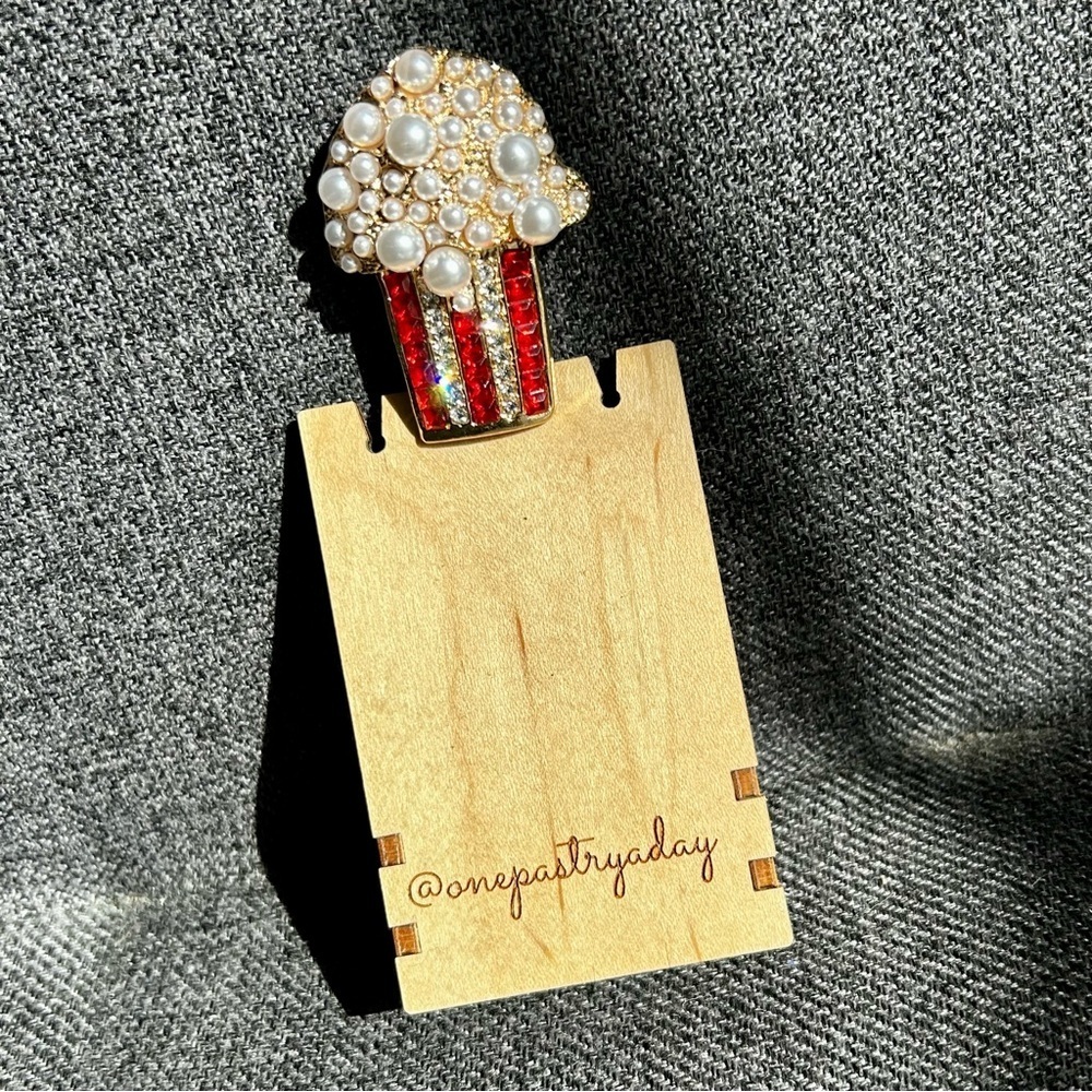 Red White Gold Rhinestone Popcorn Bucket Fashion Brooch Pin - Picture 16 of 17